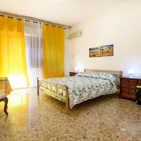 A Casa Di Fra' Bed & Breakfast ปาแลร์โม ภายนอก รูปภาพ