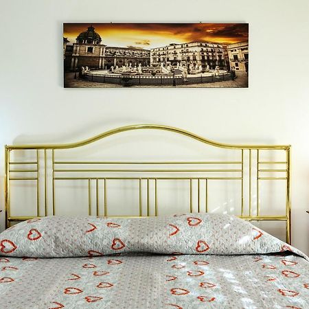 A Casa Di Fra' Bed & Breakfast ปาแลร์โม ภายนอก รูปภาพ