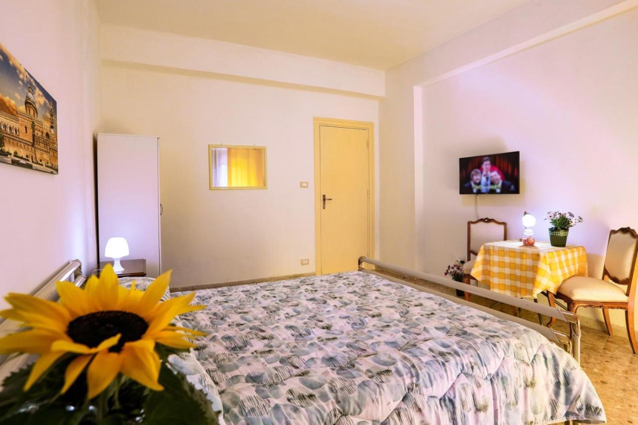 A Casa Di Fra' Bed & Breakfast ปาแลร์โม ภายนอก รูปภาพ