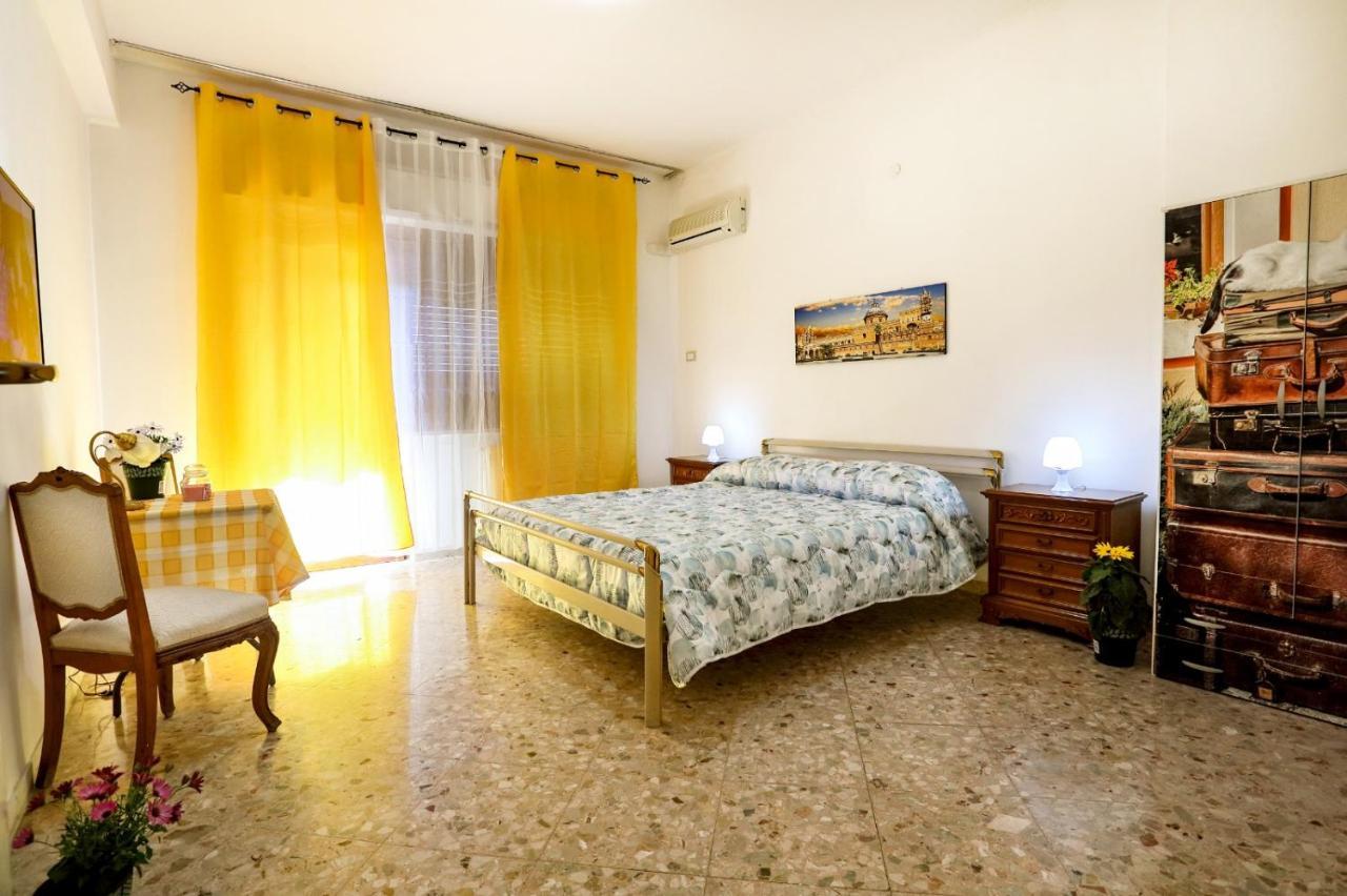 A Casa Di Fra' Bed & Breakfast ปาแลร์โม ภายนอก รูปภาพ
