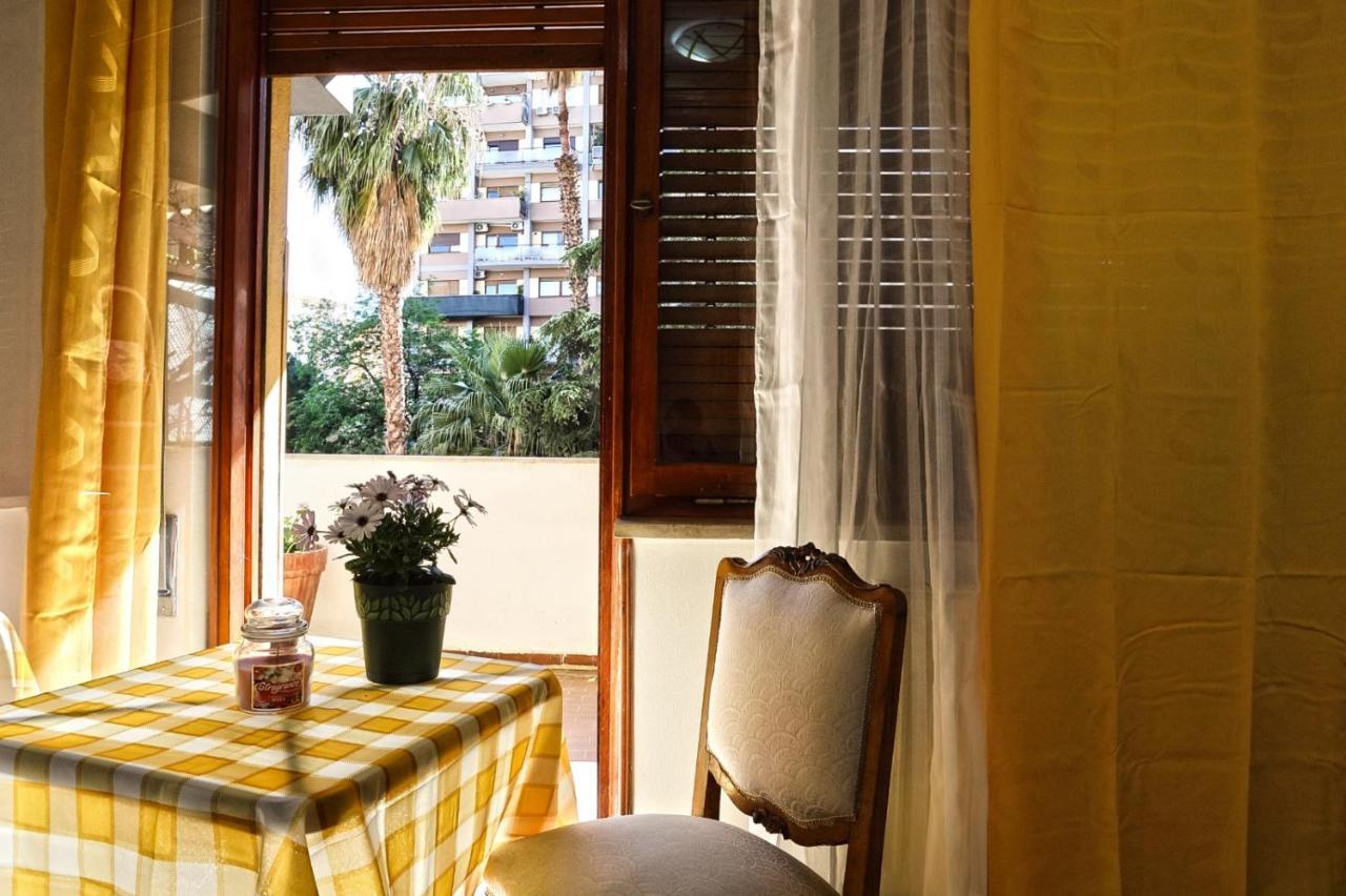 A Casa Di Fra' Bed & Breakfast ปาแลร์โม ภายนอก รูปภาพ