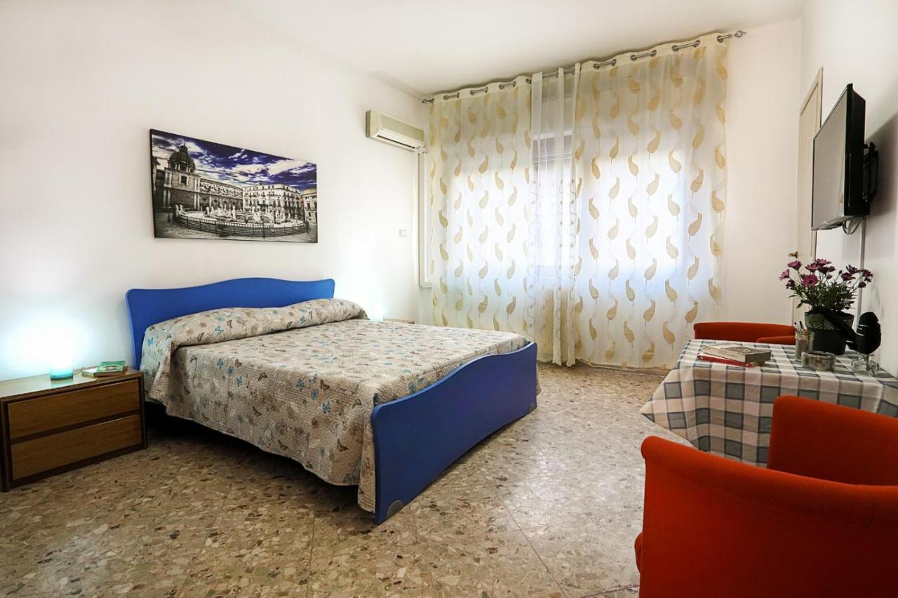 A Casa Di Fra' Bed & Breakfast ปาแลร์โม ภายนอก รูปภาพ