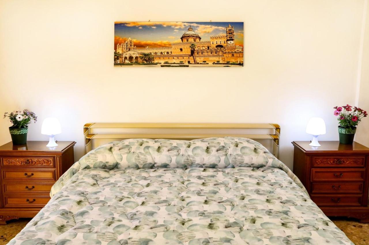 A Casa Di Fra' Bed & Breakfast ปาแลร์โม ภายนอก รูปภาพ