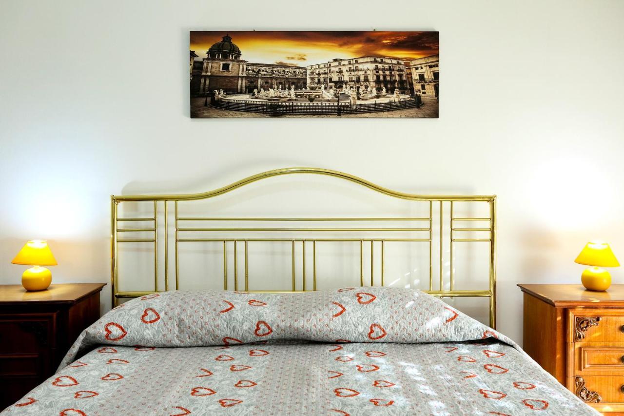 A Casa Di Fra' Bed & Breakfast ปาแลร์โม ภายนอก รูปภาพ