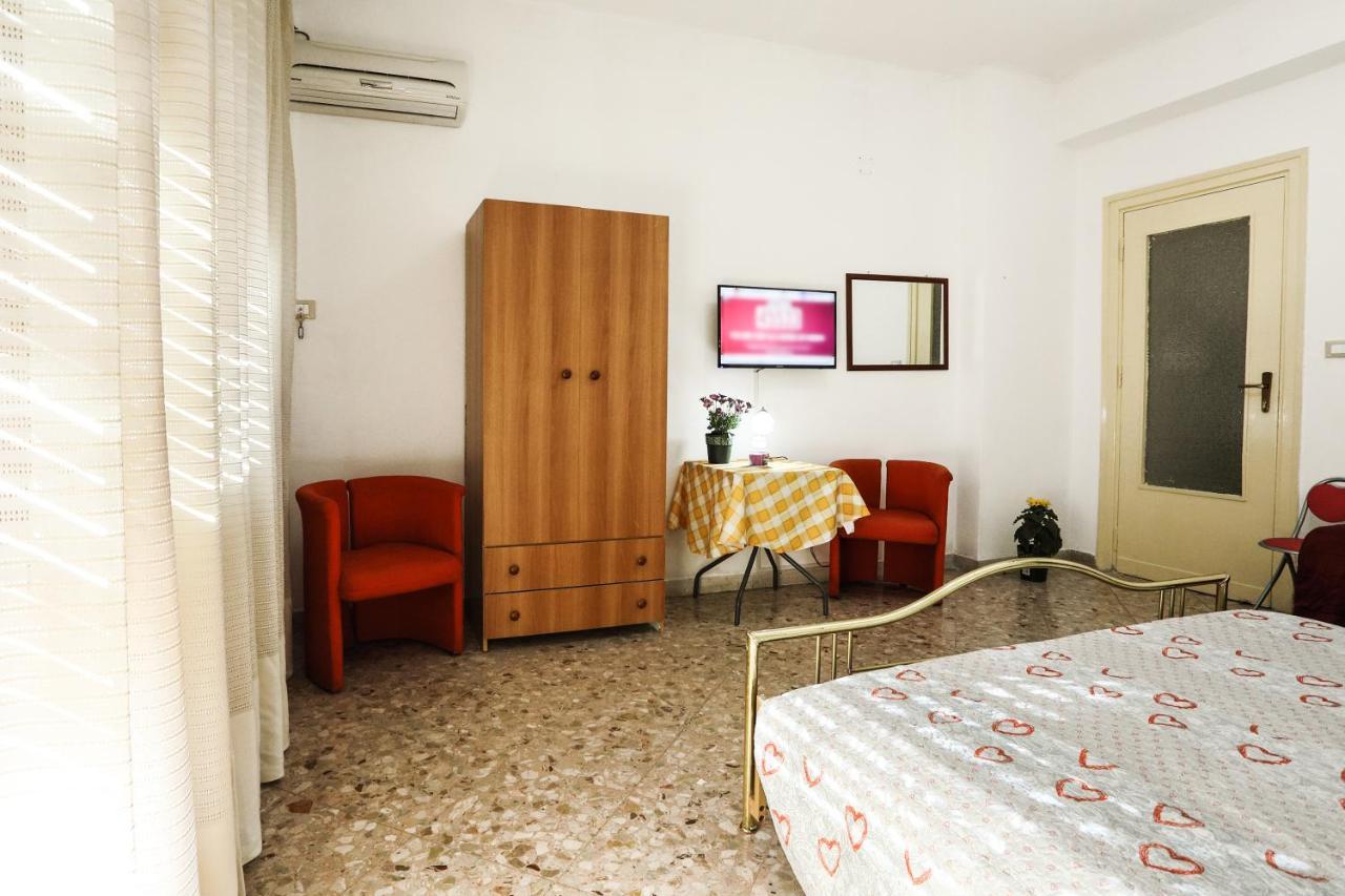 A Casa Di Fra' Bed & Breakfast ปาแลร์โม ภายนอก รูปภาพ