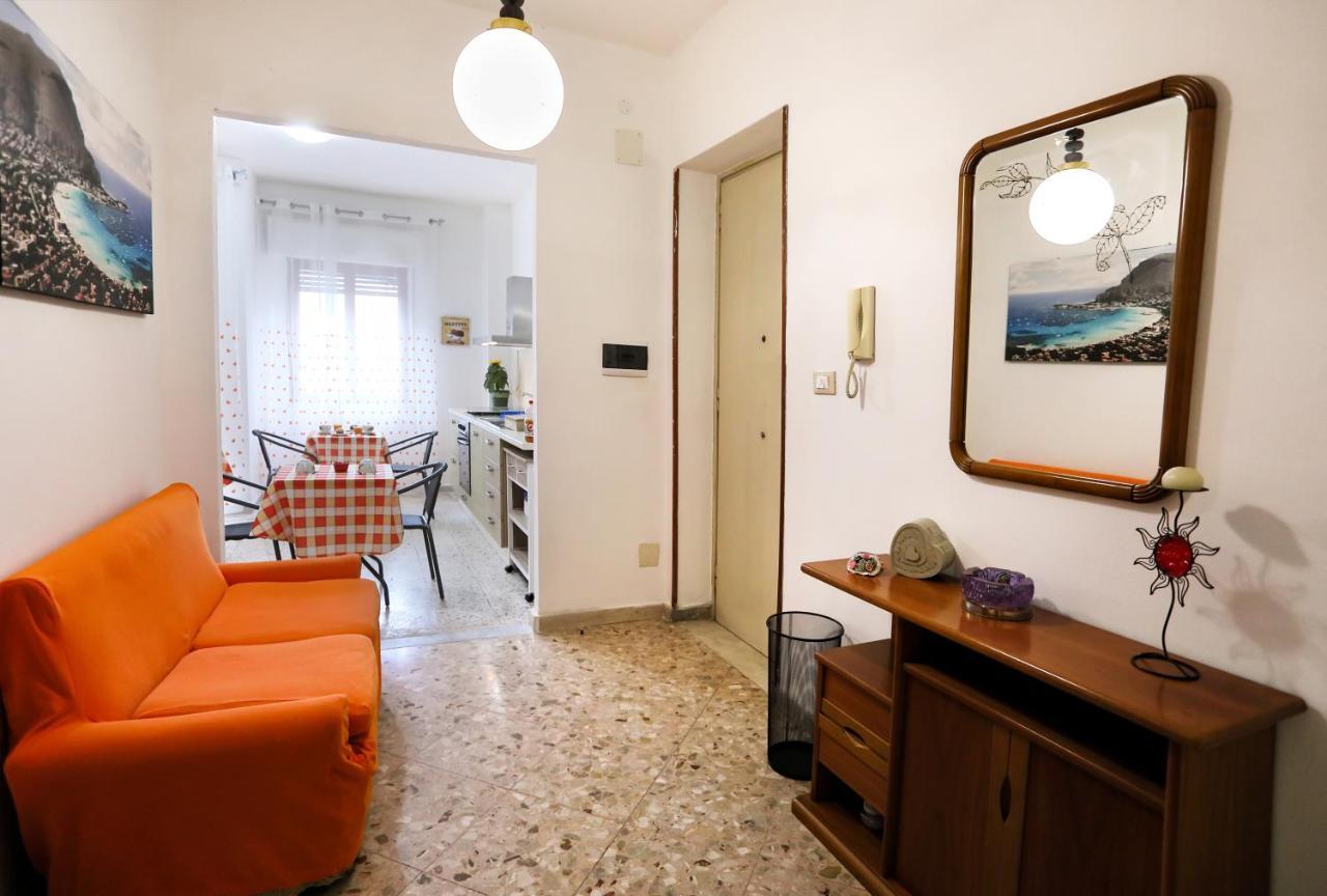 A Casa Di Fra' Bed & Breakfast ปาแลร์โม ภายนอก รูปภาพ